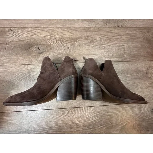 Vince Camuto Gigietta Suede Back Zip Chelsea Booties Brown 7- NWOB - Picture 2 of 8
